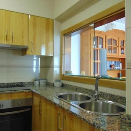 4 Personas Urbanizacion Habaneras *