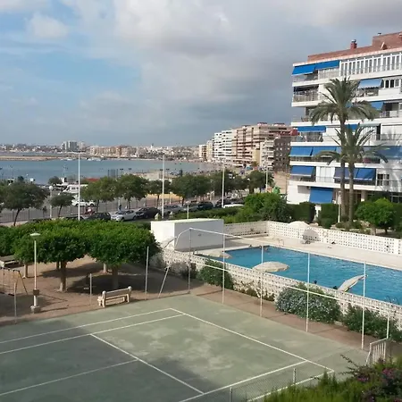 4 Personas Urbanizacion Habaneras 托雷维耶哈