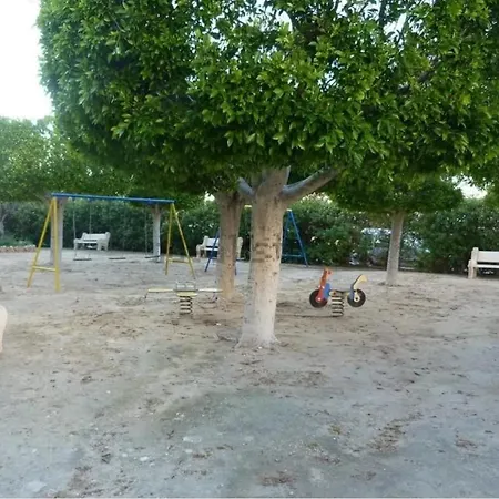 4 Personas Urbanizacion Habaneras *