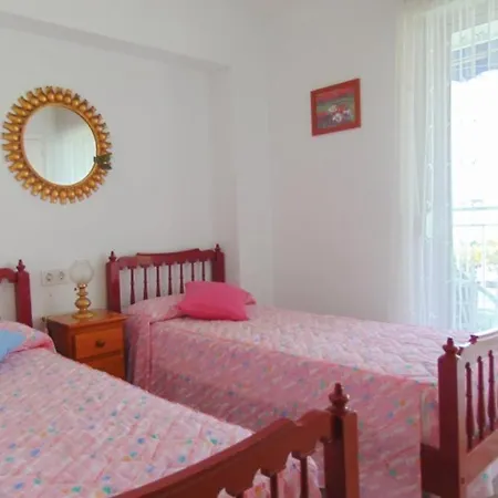 4 Personas Urbanizacion Habaneras