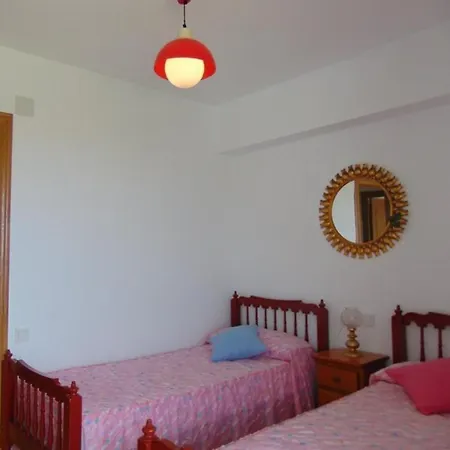 4 Personas Urbanizacion Habaneras