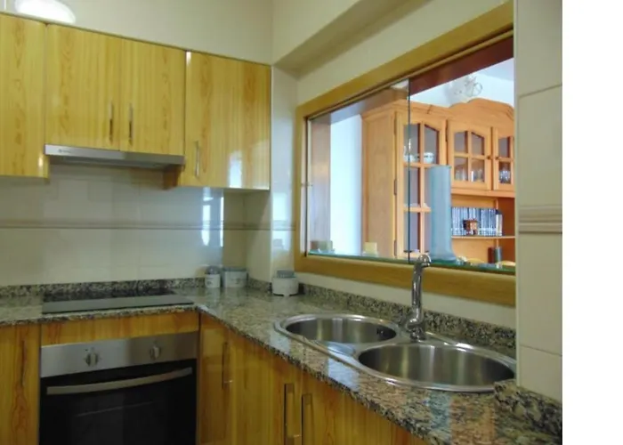 4 Personas Urbanizacion Habaneras *