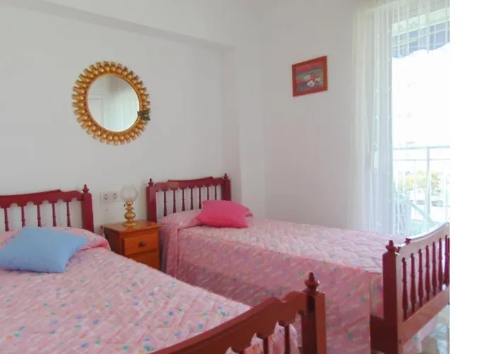 4 Personas Urbanizacion Habaneras