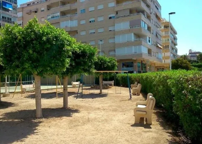 4 Personas Urbanizacion Habaneras Torrevieja