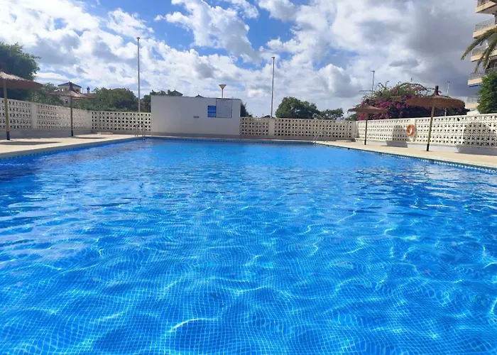 4 Personas Urbanizacion Habaneras *